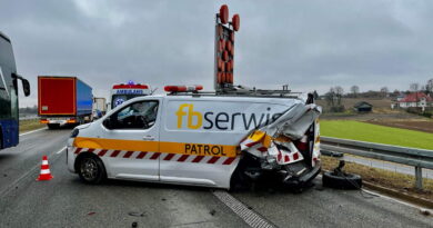 S17: Laweta uderzyła w samochód obsługi technicznej